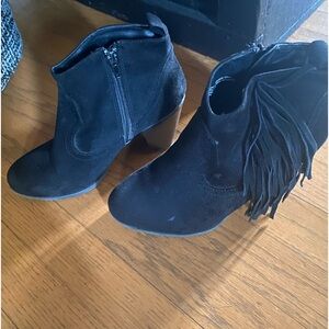 BoHo Madden girl Black fringe suede booties